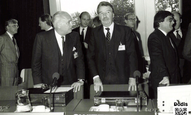 Bundesrat René Felber bei der Wahl zum Vorsitzenden des Ministerkomitees des Europarats im Dezember 1991.