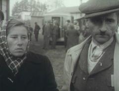 Politique d'asile généreuse: réfugiés en provenance de Hongrie à la frontière près de Buchs (SG). Ciné-Journal suisse du 16.11.1956, cf. dodis.ch/dds/1314 Politique d'asile généreuse: réfugiés en provenance de Hongrie à la frontière près de Buchs (SG). Ciné-Journal suisse du 16.11.1956, cf. dodis.ch/dds/1314